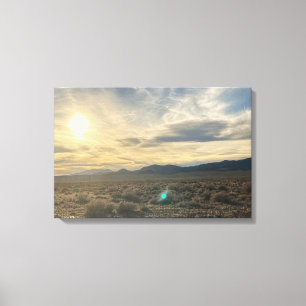 Nevada-woestijnzonsondergang – Gouden lucht boven Canvas Afdruk