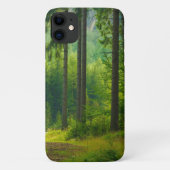 nevel van bomen met een magisch groen bospad Case-Mate iPhone case (Achterkant)