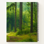 nevel van bomen met een magisch groen bospad notitieboek (Achterkant)