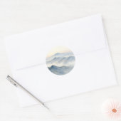 Nevelig bergwaterverf landschap ronde sticker (Envelop)