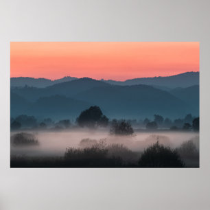 Nevelig landschap bij zonsondergang poster