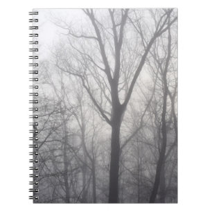 Nevelige bomen Grijze bosgrond Notitieboek