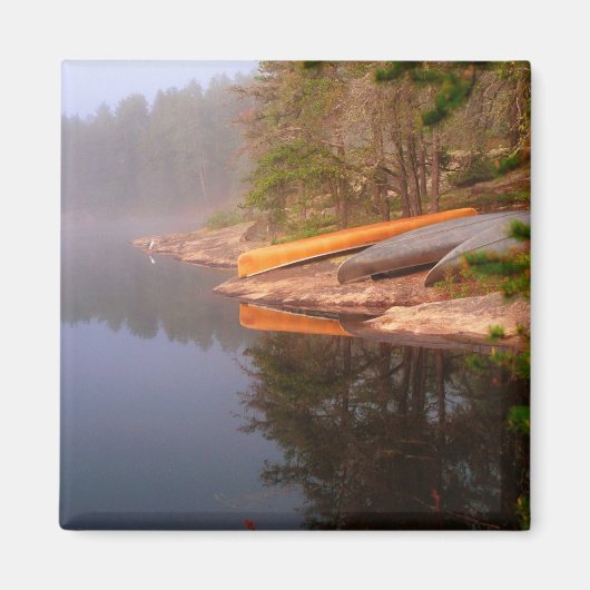 Nevelige kano-camping, Kawnipi-meer, Magneet (Voorkant)