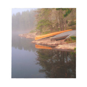 Nevelige kano-camping, Kawnipi-meer, Notitieblok