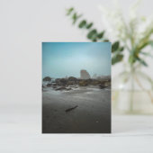 Nevelige kust met zee-stacks briefkaart (Staand voorkant)