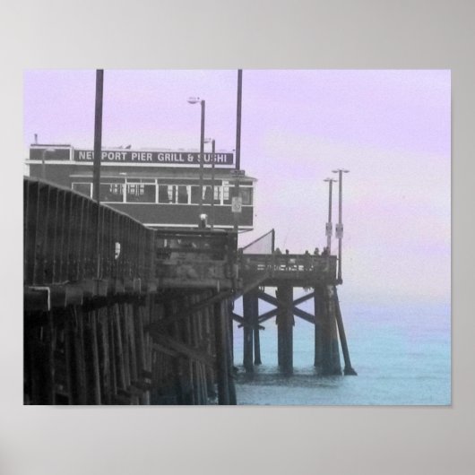 Nevelige Newport Pier gekleurde poster (Voorkant)