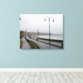 Nevelige ochtend bij Scarborough Canvas Afdruk (Insitu (Houten vloer))