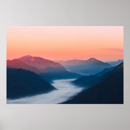 Nevelige rivier Soča bij zonsopgang Poster (Voorkant)