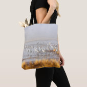 Nevelige Sandheuvelkraanvogels Tote Bag (Dichtbij)