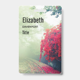 Nevelige spoorwegrails landschappelijke foto badge