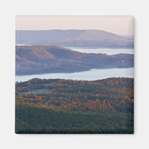 Nevelige valleien en herfstloof in Ozark Magneet