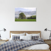 Nevelige weide en Rich Mountain, Cades Cove, Canvas Afdruk (Insitu (Slaapkamer))