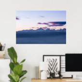 Nevelige wolken boven berg Triglav, Slovenië Poster (Thuiskantoor)