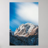 Nevelige wolken boven de bergen poster (Voorkant)