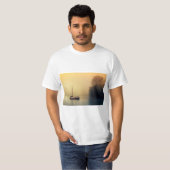 Nevelige zeilboot t-shirt (Voorkant volledig)