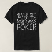 NEVER BET YOUR LEG WHEN PLAYING POKER Funny Amputa T-shirt (Design voorkant)