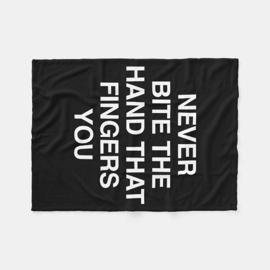 Never Bite The Hand That Fingers You Funny Sarcasm Fleece Deken (Voorkant (Horizontaal))
