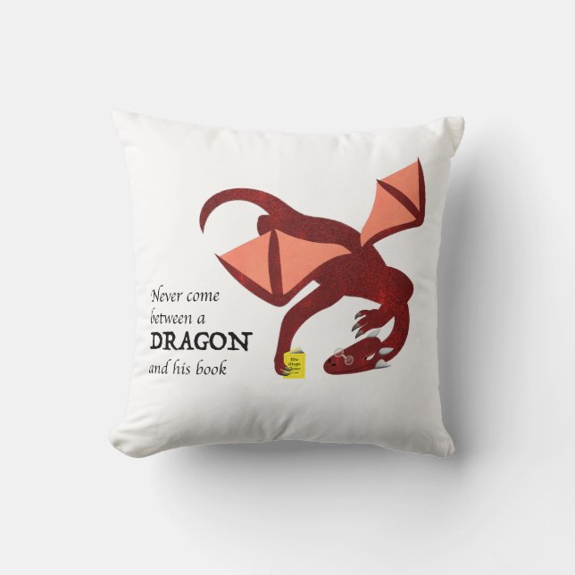Never come between a dragon and his book kussen (Voorkant)