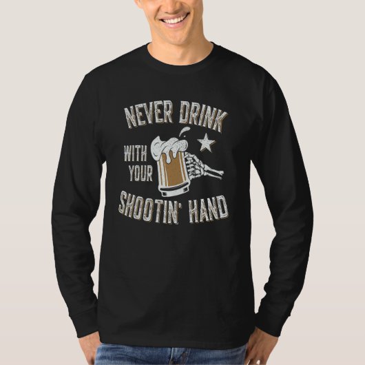Never Drink with Your Shooting Hand Skeleton Funny T-shirt (Voorkant)