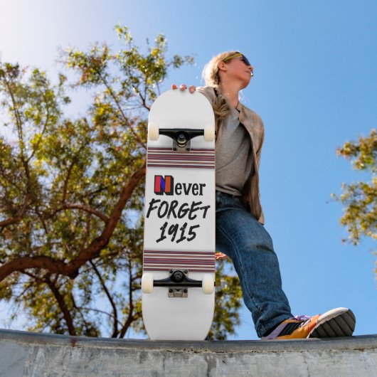 Never Forget 1915 Skateboard (Buiten 1)