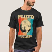 Never Forget Pluto Retro Space Science T-shirt (Voorkant)
