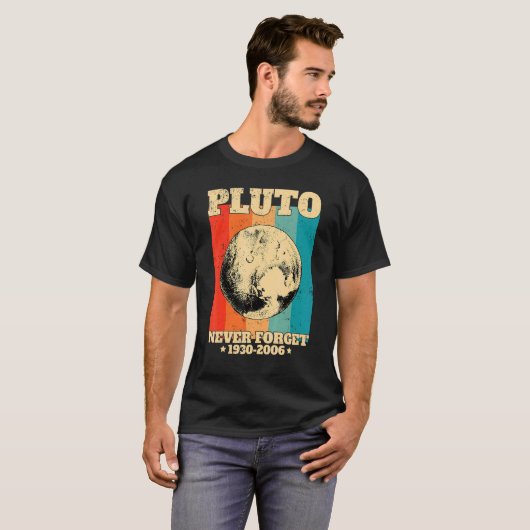 Never Forget Pluto Retro Space Science T-shirt (Voorkant volledig)