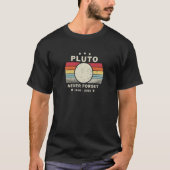 Never Forget Pluto Retro Style Space Science T-shirt (Voorkant)