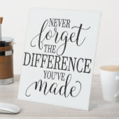 Never Forget the Difference You’ve Made Reclamebord Met Voetstuk (Insitu)