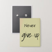 Never give up button (Voorkant / Achterkant)