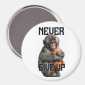 Never Give Up - Resilient Baby Monkey with Teddy B Magneet (Voorkant / Achterkant)