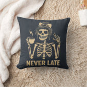 Never late  skeleton cushion kussen (Deken)