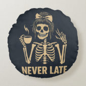 Never late  skeleton cushion rond kussen (Voorkant)