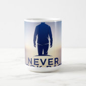 Never Look Back Logo: de toekomst omarmen Koffiemok (Center)