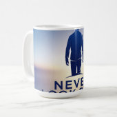 Never Look Back Logo: de toekomst omarmen Koffiemok (Voorkant links)
