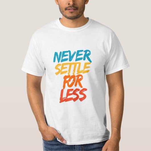 Never Settle For Less – Motivational Quote T-shirt (Voorkant)