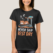 Never Skip Rest Day Funny Bodybuilding Cat Workout T-shirt (Voorkant)
