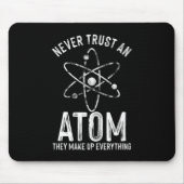Never Trust An Atom Medicine Chemistry Technician Muismat (Voorkant)