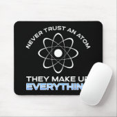 Never Trust An Atom They Make Up Everything Muismat (Met muis)