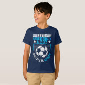 Never Underestimate a Boy Who Plays Soccer T-shirt (Voorkant volledig)
