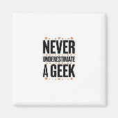 never underestimate a geek magneet (Voorkant)