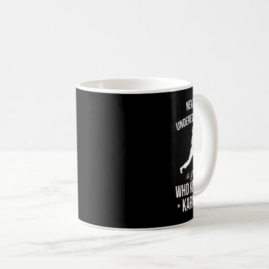 Never Underestimate A Girl Who Knows Karate Martia Koffiemok (Voorkant rechts)