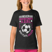 Never Underestimate a Girl Who Plays Soccer  T-shirt (Voorkant)