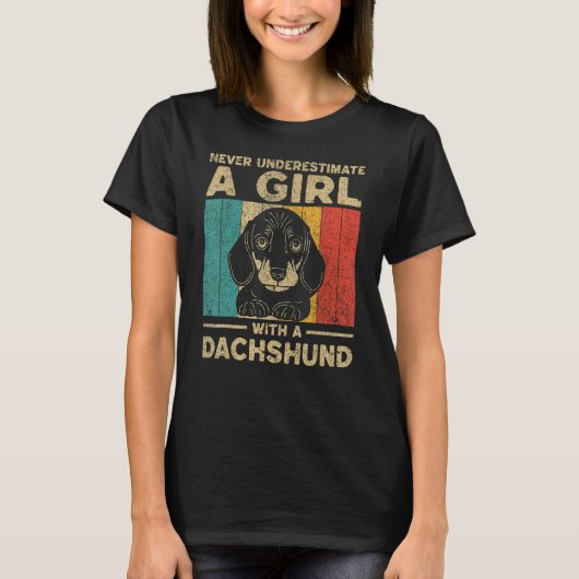 Never Underestimate A Girl With A Dachshund T-shirt (Voorkant)
