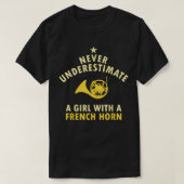 Never Underestimate A Girl With A French Horn Play T-shirt (Design voorkant)