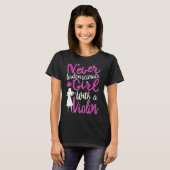 Never Underestimate a Girl With a Violin Cool Gift T-shirt (Voorkant volledig)