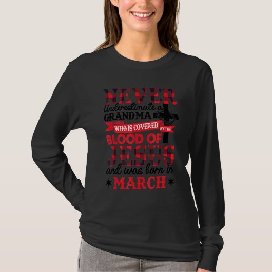 Never Underestimate A Grandma March Birthday Mothe T-shirt (Voorkant)