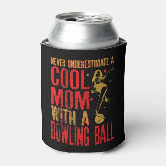 Never Underestimate A Mom With a Bowling Ball Funn Blikjeskoeler (Blikje Voorkant)