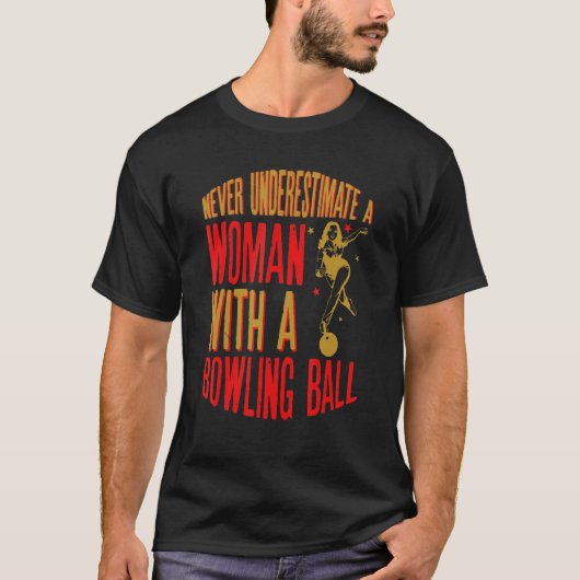 Never Underestimate A Woman With A Bowling Ball Fu T-shirt (Voorkant)