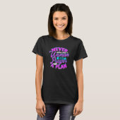 Never underestimate a woman with a prayer  Empower T-shirt (Voorkant volledig)
