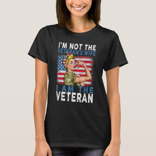 Never Underestimate A Woman With DD-214 Proud US V T-shirt (Voorkant)